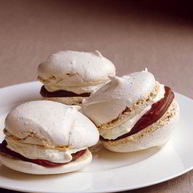 Рецепт Безе с каштанами и лесным орехом