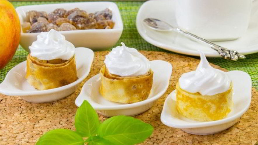 Рецепт блинчиков с яблоками под безе