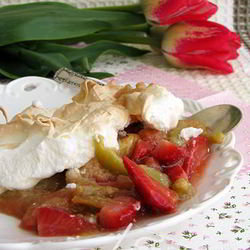 Рецепт Клубники с ревенем и короной из безе