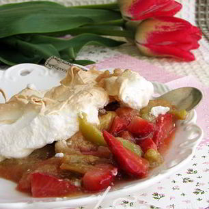 Рецепт Клубники с ревенем и короной из безе