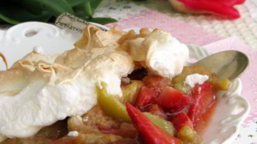 Рецепт клубники с ревенем и короной из безе