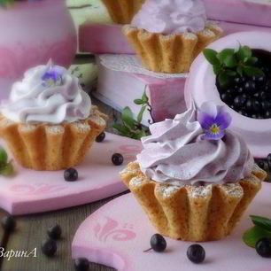 Рецепт Корзиночек с черничным кердом и безе