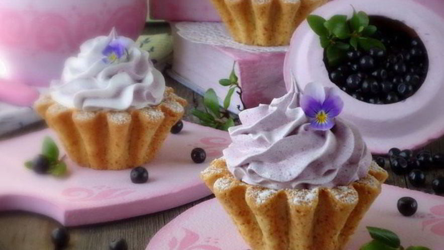 Рецепт корзиночек с черничным кердом и безе