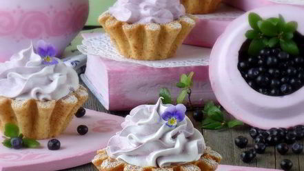 Рецепт корзиночек с черничным кердом и безе