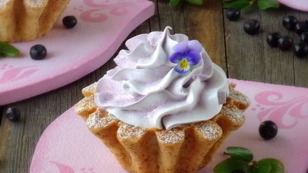 Рецепт корзиночек с черничным кердом и безе