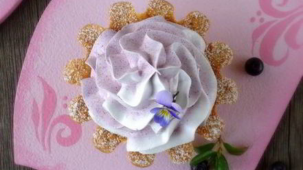 Рецепт корзиночек с черничным кердом и безе