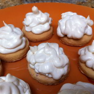 Рецепт Печений-безе с черной смородиной