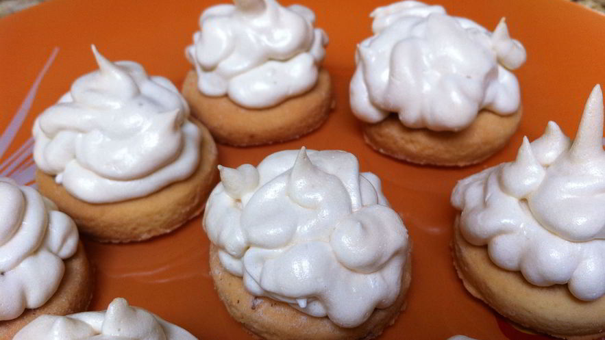 Рецепт печений-безе с черной смородиной