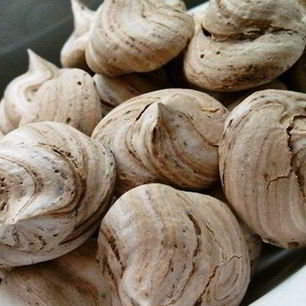 Рецепт Шоколадного безе с корицей и кардамоном