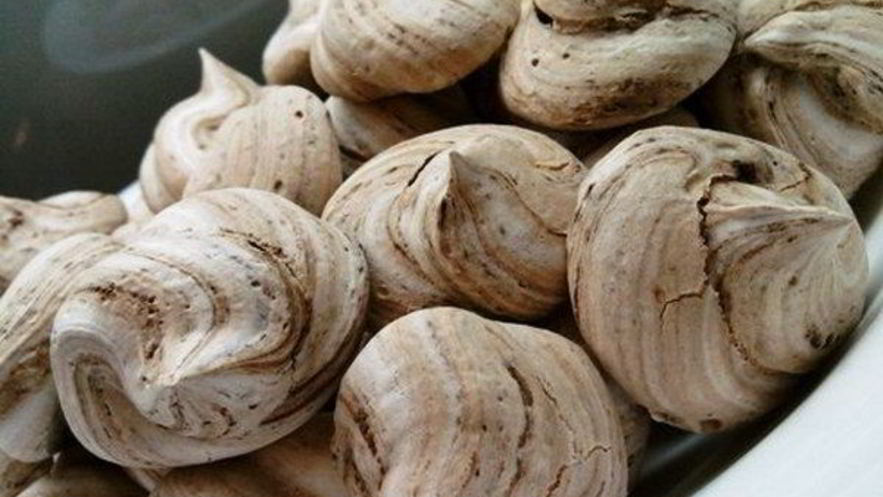 Рецепт шоколадного безе с корицей и кардамоном