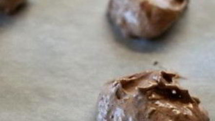 Рецепт шоколадного безе с миндалем