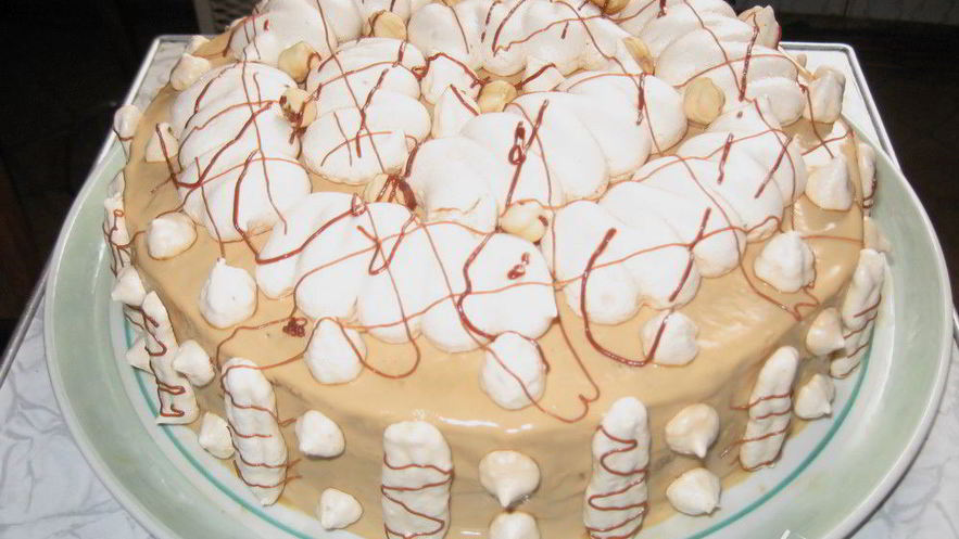 Рецепт шоколадного бисквита с безе, крем с ноткой мокко