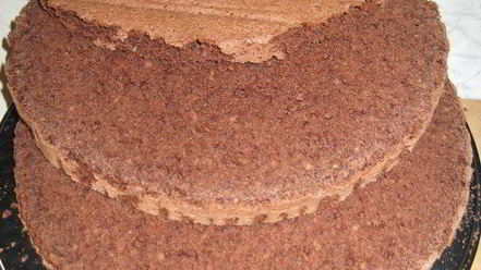 Рецепт шоколадного бисквита с безе, крем с ноткой мокко