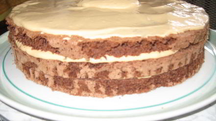 Рецепт шоколадного бисквита с безе, крем с ноткой мокко