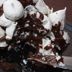 Рецепт Шоколадного торта-безе с грецкими орехами и ромом