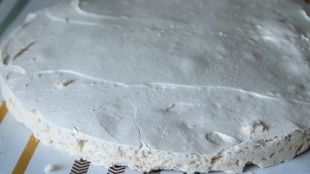 Рецепт торта-безе с брусничным курдом