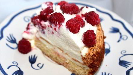 Рецепт торта-безе с малиной