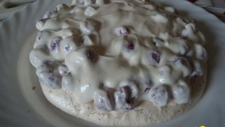 Рецепт торта-безе с творожно-малиновой начинкой