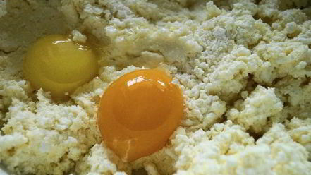 Рецепт творожных булочек с начинкой безе