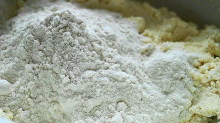 Рецепт творожных булочек с начинкой безе