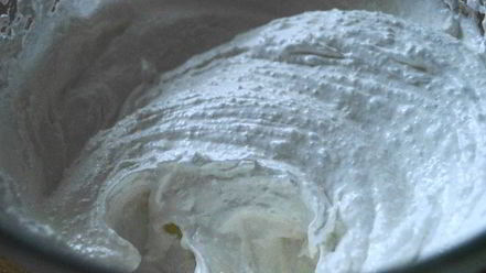 Рецепт творожных булочек с начинкой безе