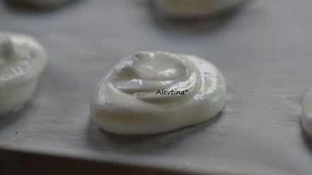 Рецепт украшений из безе с шоколадом