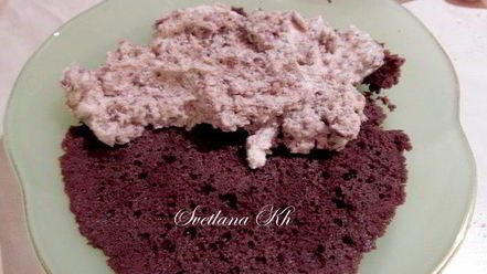 Рецепт десерта с халвой, клюквой и сливками