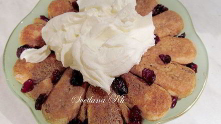 Рецепт десерта с халвой, клюквой и сливками