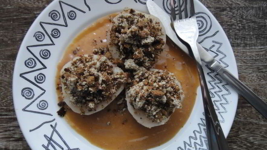 Рецепт грушевых лодочек с пряником и халвой