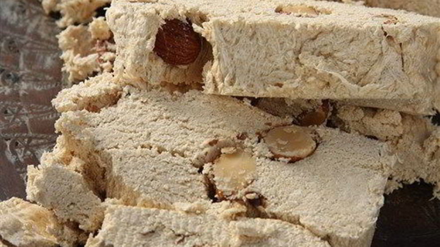 Рецепт халвы из манной крупы с грецкими орехами и корицей