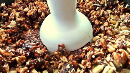 Рецепт халвы шоколадной с отрубями и семечками