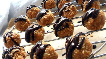 Рецепт конфет с халвой и кленовым сиропом