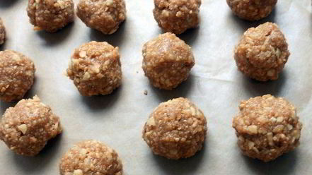 Рецепт конфет с халвой и кленовым сиропом