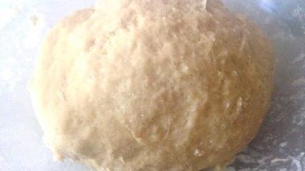 Рецепт косы с целой плиткой шоколада, халвой и бананом