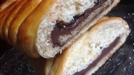 Рецепт косы с целой плиткой шоколада, халвой и бананом