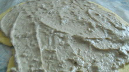 Рецепт творожного рулета с халвой