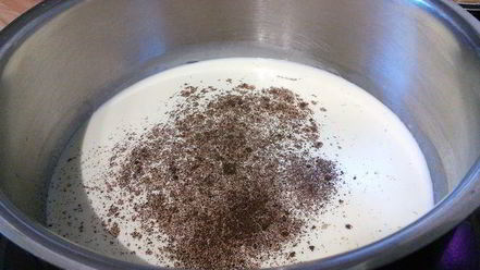 Рецепт клубничных бухтельн с ванильным пудингом и штрейзелем