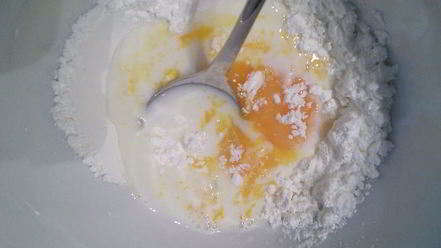 Рецепт клубничных бухтельн с ванильным пудингом и штрейзелем