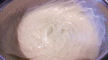 Рецепт клубничных бухтельн с ванильным пудингом и штрейзелем