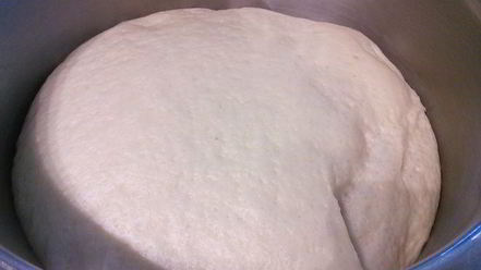 Рецепт клубничных бухтельн с ванильным пудингом и штрейзелем