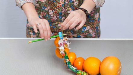 Рецепт елки из фруктов и конфет