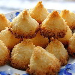 Рецепт Кокосовых конфет из стружки Пирамидки