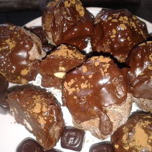 Рецепт КонфеткиВесельчаков-толстячков с шоколадом и миндалем без выпечки