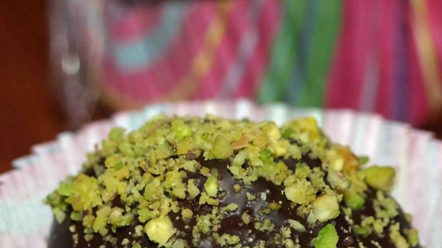 Рецепт конфет из миндальной муки с фисташками и клюквой