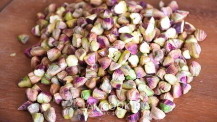 Рецепт мягких шоколадных конфет с фисташками