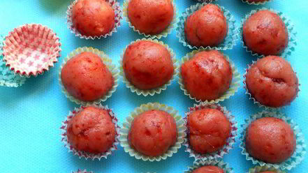 Рецепт розовых марципановых конфет