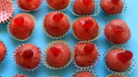 Рецепт розовых марципановых конфет