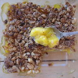 Рецепт Крамбла с нектаринами и имбирем