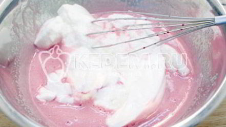 Рецепт бисквитного рулета с клубничным кремом