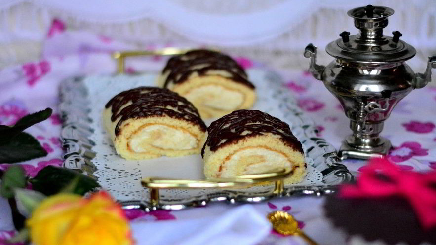 Рецепт бисквитного рулета с кремом из манки